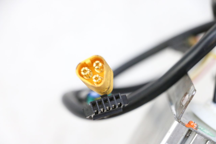 photo de CDI STEUERGERÄT KUKIRIN G2 MASTER 1 - Details der Befestigungspunkte