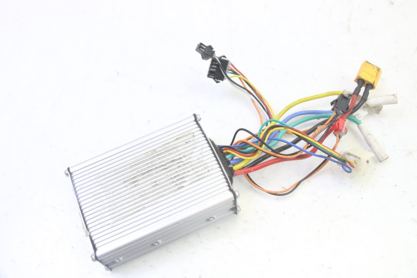 photo de CDI STEUERGERÄT HITWAY H5 1 - Technische Nahaufnahme