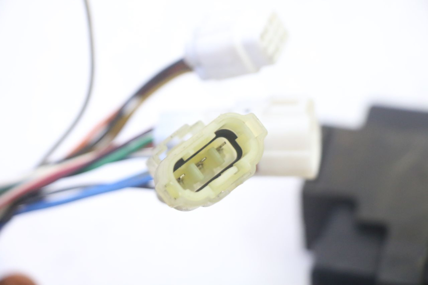 photo de CDI-STEUERGERäT YAMAHA YP MAJESTY 125 (2007 - 2010) - Details der Befestigungspunkte