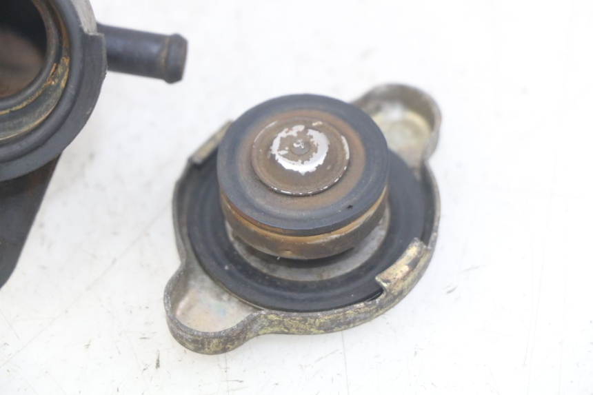 photo de KÜHLMITTELDECKEL HONDA FES PANTHEON 2T 125 (1998 - 2002) - Alternative Perspektive