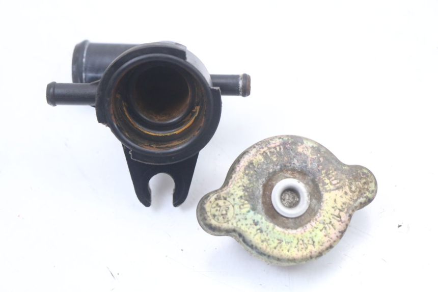 photo de KÜHLMITTELDECKEL HONDA FES PANTHEON 2T 125 (1998 - 2002) - Hauptansicht