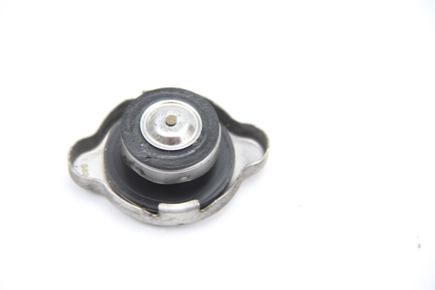 photo de KÜHLMITTELDECKEL HONDA FES PANTHEON 125 (2003 - 2007) - Detailansicht des Bauteils