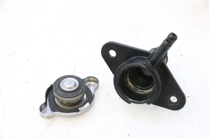 photo de KÜHLERDECKEL YAMAHA FJR 1300 (2001 - 2005) - Zoom auf Gebrauchszustand