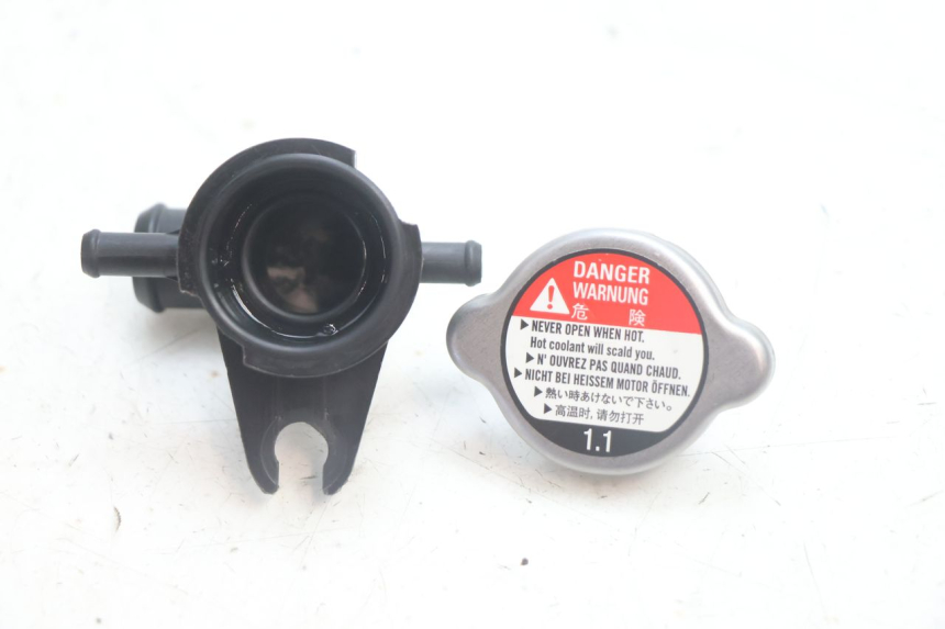 photo de KÜHLERDECKEL HONDA FJS SILVER WING SILVERWING 400 (2005 - 2008) - Hauptansicht