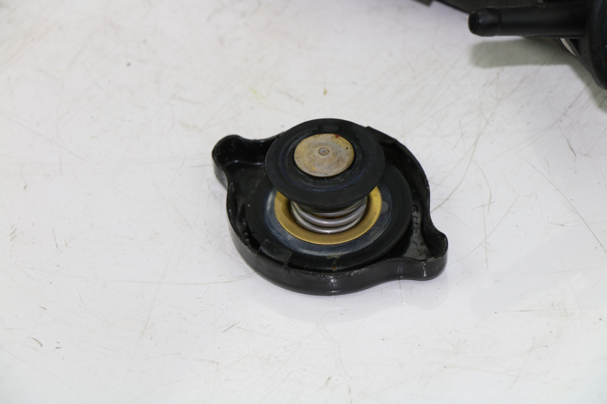 photo de KÜHLERDECKEL SUZUKI UH BURGMAN 125 (2002 - 2006) - Details der Befestigungspunkte