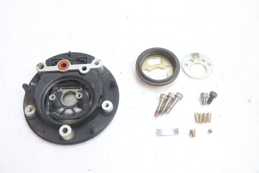 photo de TANKDECKEL YAMAHA FJR 1300 (2001 - 2005) - Technische Nahaufnahme