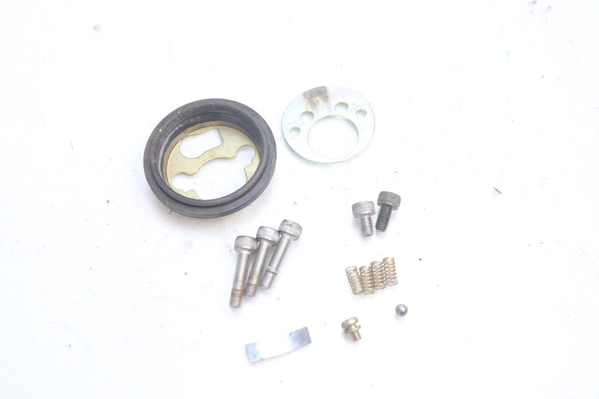 photo de TANKDECKEL YAMAHA FJR 1300 (2001 - 2005) - Details der Befestigungspunkte