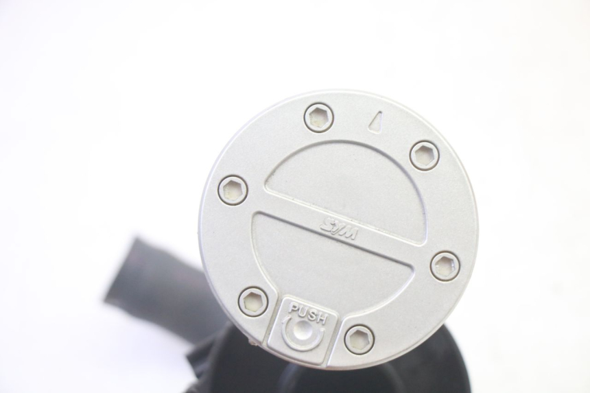 photo de TANKDECKEL SYM GTS EVO 125 (2009 - 2013) - Zoom auf Gebrauchszustand