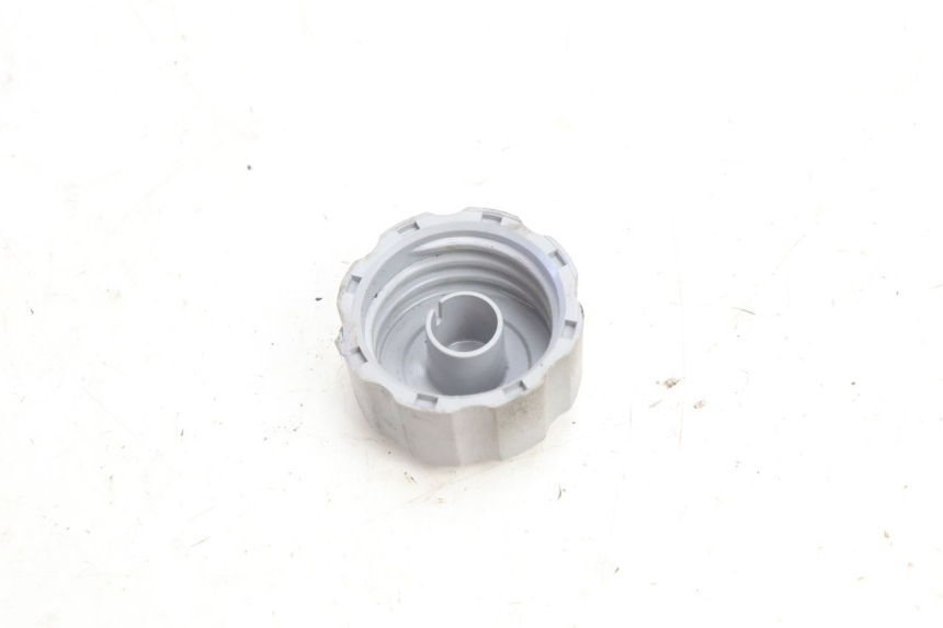 photo de ÖLBEHäLTERDECKEL HONDA FES PANTHEON 2T 125 (1998 - 2002) - Detailansicht des Bauteils