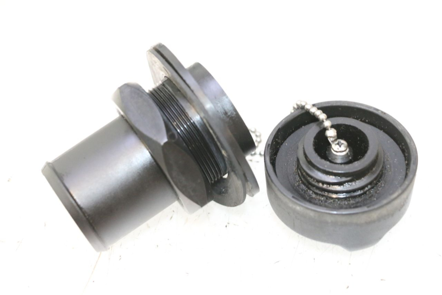 photo de ÖLTANKDECKEL YAMAHA WAVE RUNNER GP R 1200 (2000 - 2003) - Alternative Perspektive