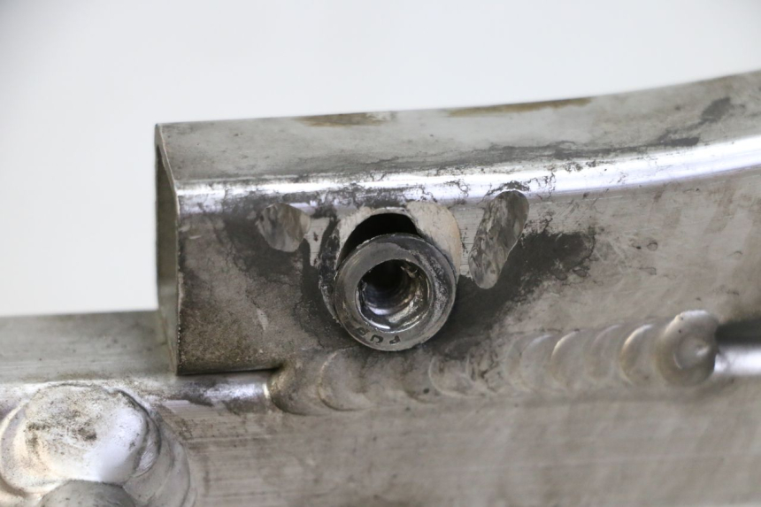 photo de HECKRAHMEN HONDA CBR RR FIREBLADE 900 (1992 - 1994) - Detailansicht des Bauteils