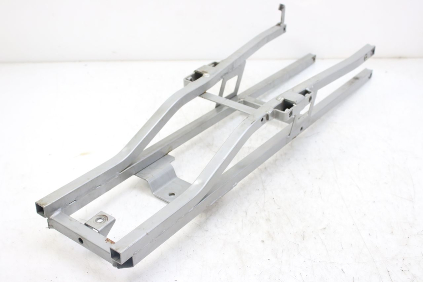 photo de HECKRAHMEN-SCHLEIFE DERBI GPR 50 (2004 - 2009) - Detailansicht des Bauteils