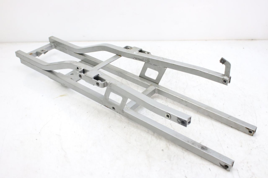 photo de HECKRAHMEN-SCHLEIFE DERBI GPR 50 (2004 - 2009) - Oberflächenzustand und Material