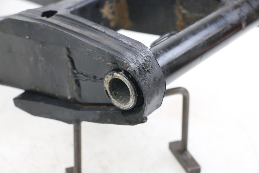 photo de Schwinge HYOSUNG GV AQUILA 125 (2000 - 2009) - Zoom auf Gebrauchszustand