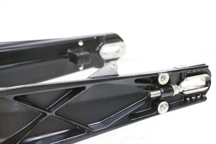 photo de SCHWINGE HUSQVARNA SVARTPILEN 401 (2018 - 2023) - Kennzeichnungen und Originalreferenzen