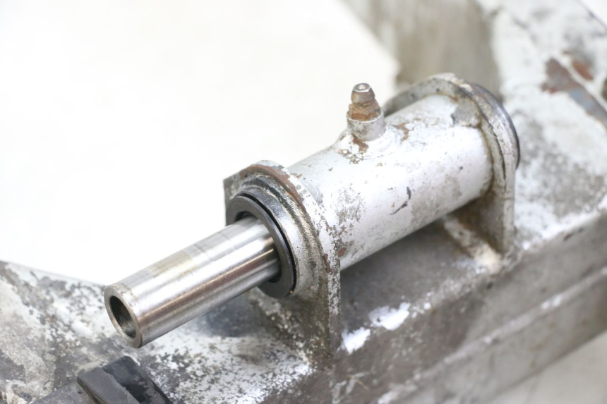 photo de SCHWINGE KAWASAKI ZR7 ZR-7 S 750 (1999 - 2004) - Details der Befestigungspunkte