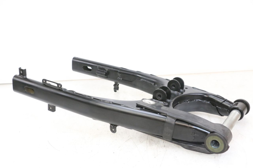 photo de SCHWINGE ROYAL ENFIELD SCRAM 411 (2022 - 2024) - Oberflächenzustand und Material