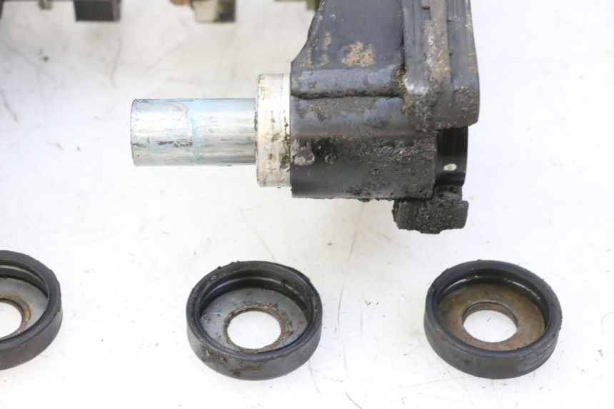 photo de SCHWINGE TRIUMPH SPRINT 900 (1995 - 1998) - Details der Befestigungspunkte