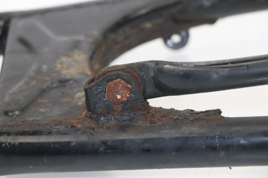 photo de SCHWINGE SUZUKI TU X TUX VOLTY 125 (1999 - 2001) - Details der Befestigungspunkte