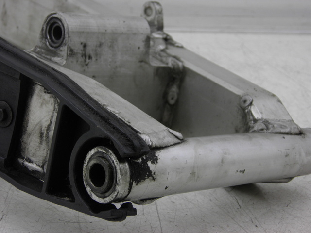 photo de SCHWINGE YAMAHA FZS FAZER 600 (1998 - 2001) - Technische Nahaufnahme