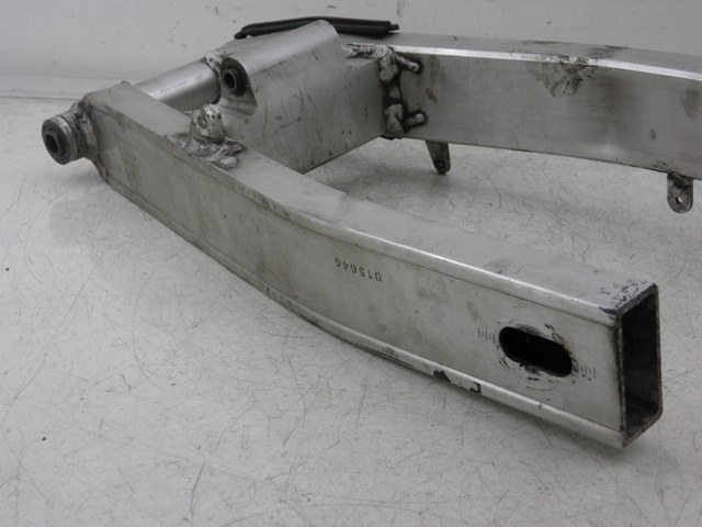 photo de SCHWINGE YAMAHA FZS FAZER 600 (1998 - 2001) - Oberflächenzustand und Material