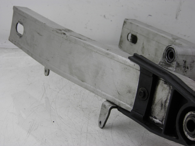 photo de SCHWINGE YAMAHA FZS FAZER 600 (1998 - 2001) - Kennzeichnungen und Originalreferenzen