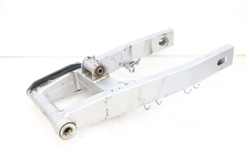 photo de SCHWINGE KAWASAKI ZR 7 750 (1999 - 2004) - Fokus auf die Struktur