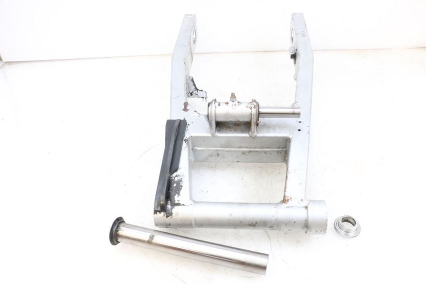 photo de SCHWINGE KAWASAKI ZR 7 750 (1999 - 2004) - Details der Befestigungspunkte