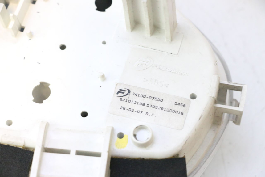 photo de TACHOMETER GLAS SUZUKI BURGMAN 125 (2007 - 2014) - Charakteristische Merkmale
