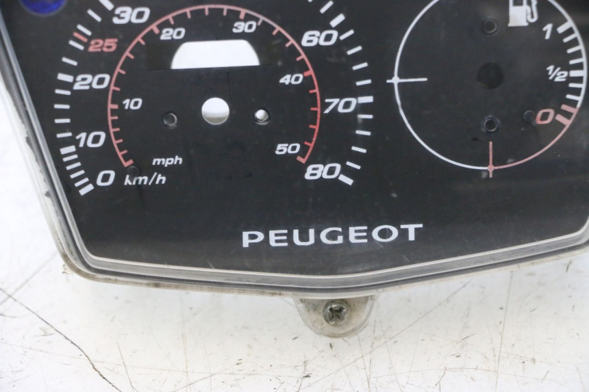 photo de TACHOMETERABDECKUNG PEUGEOT KISBEE 4T 50 (2018 - 2022) - Alternative Perspektive