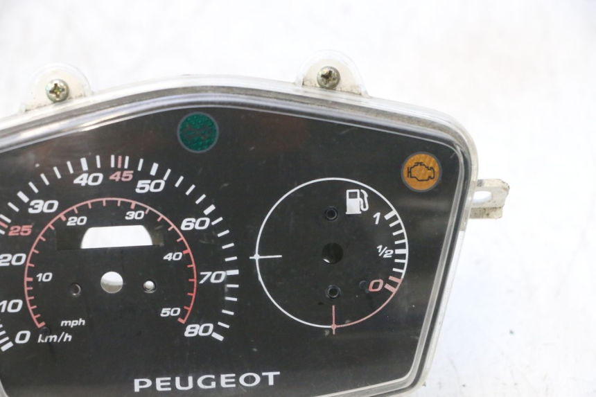 photo de TACHOMETERABDECKUNG PEUGEOT KISBEE 4T 50 (2018 - 2022) - Technische Nahaufnahme