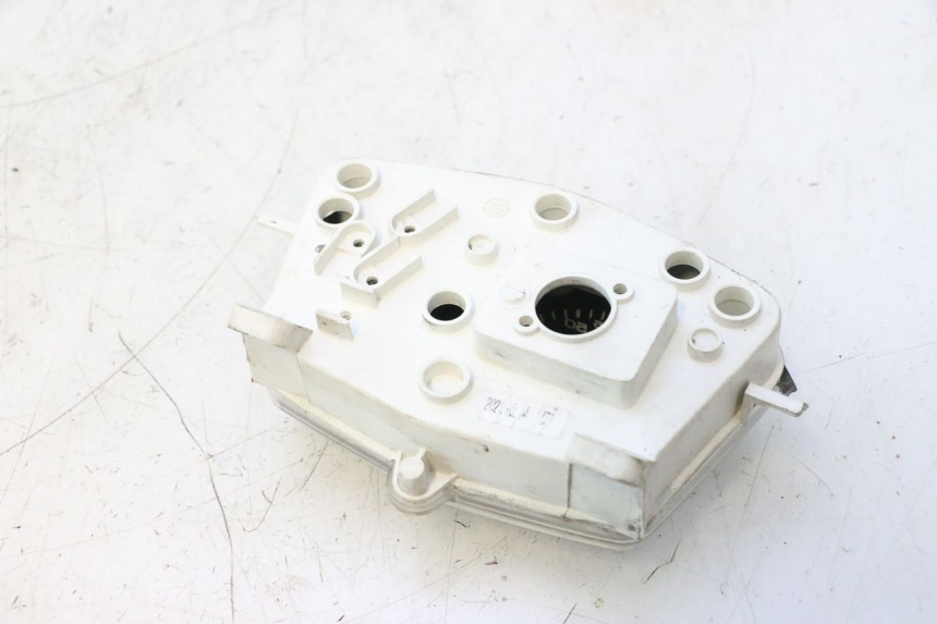 photo de TACHOMETERABDECKUNG PEUGEOT KISBEE 4T 50 (2018 - 2022) - Details der Befestigungspunkte