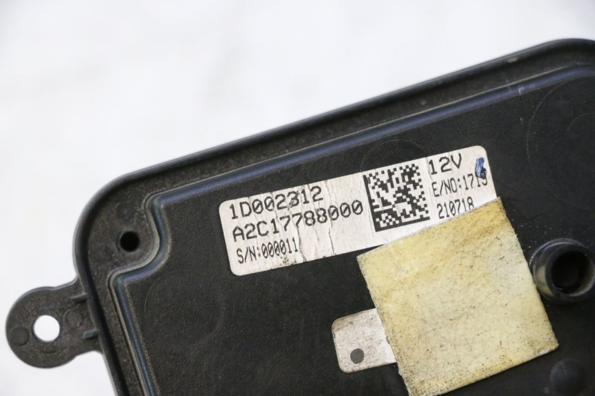 photo de TACHOMETER GLAS PIAGGIO NRG POWER PUREJET 50 (2018 - 2021) - Details der Befestigungspunkte