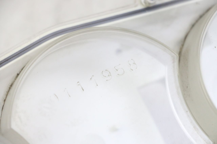 photo de TACHOMETER GLAS PEUGEOT SATELIS 250 (2006 - 2012) - Zoom auf Gebrauchszustand