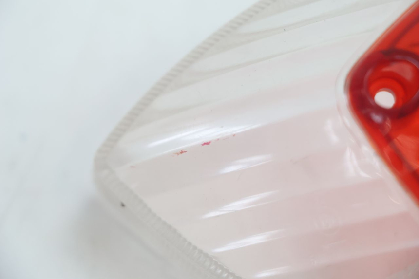 photo de RÜCKLICHT GLAS PEUGEOT KISBEE 4T 50 (2010 - 2017) - Zoom auf Gebrauchszustand