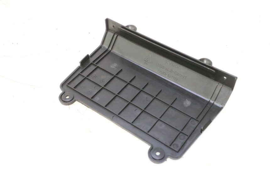 photo de BATTERIEABDECKUNG KYMCO AGILITY 16+ 4T 50 (2018 - 2023) - Zoom auf Gebrauchszustand