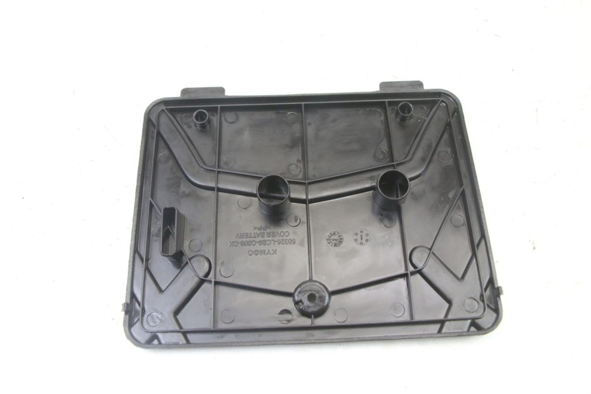 photo de BATTERIEABDECKUNG KYMCO AGILITY 4T 50 (2005 - 2018) - Alternative Perspektive
