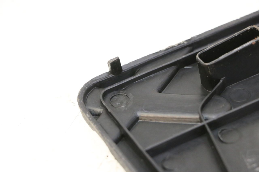 photo de BATTERIEABDECKUNG KYMCO AGILITY 4T 50 (2005 - 2018) - Zoom auf Gebrauchszustand