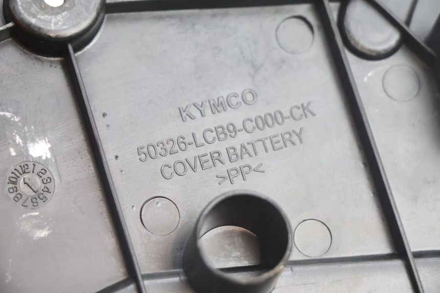 photo de BATTERIEABDECKUNG KYMCO AGILITY FR 2T 50 (2012 - 2017) - Technische Nahaufnahme