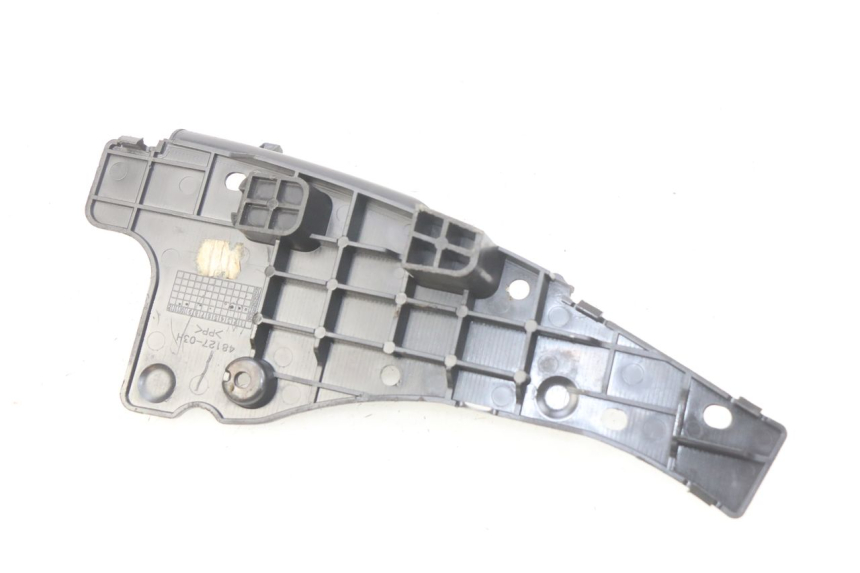 photo de BATTERIEABDECKUNG SUZUKI BURGMAN 125 (2007 - 2014) - Detailansicht des Bauteils