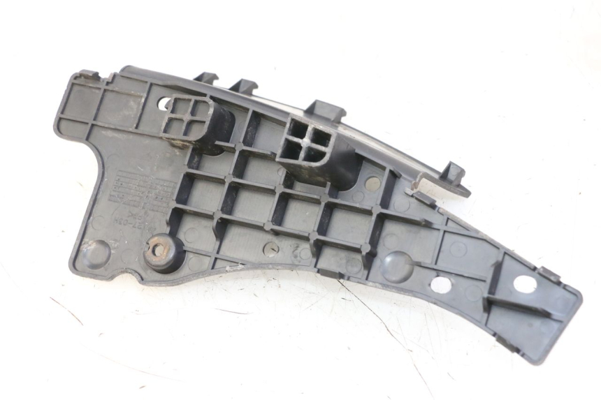 photo de BATTERIEABDECKUNG SUZUKI BURGMAN 125 (2007 - 2014) - Zoom auf Gebrauchszustand