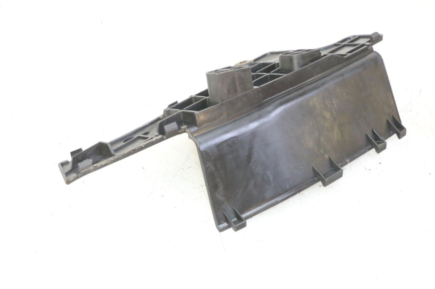 photo de BATTERIEABDECKUNG SUZUKI BURGMAN 125 (2007 - 2014) - Detailansicht des Bauteils