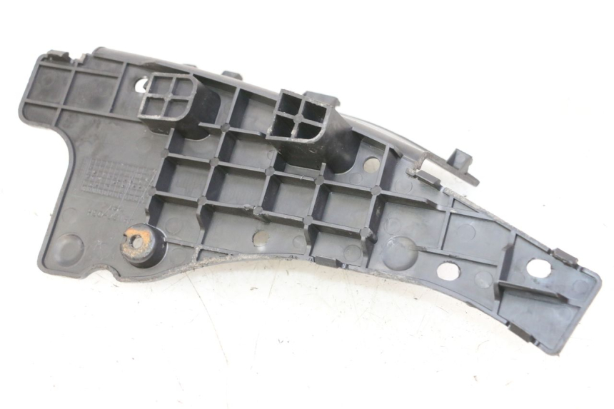 photo de BATTERIEABDECKUNG SUZUKI BURGMAN 125 (2007 - 2014) - Zoom auf Gebrauchszustand