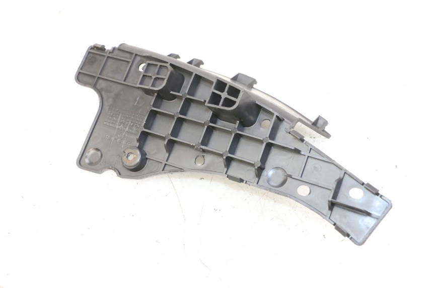 photo de BATTERIEABDECKUNG SUZUKI BURGMAN 125 (2007 - 2014) - Zoom auf Gebrauchszustand