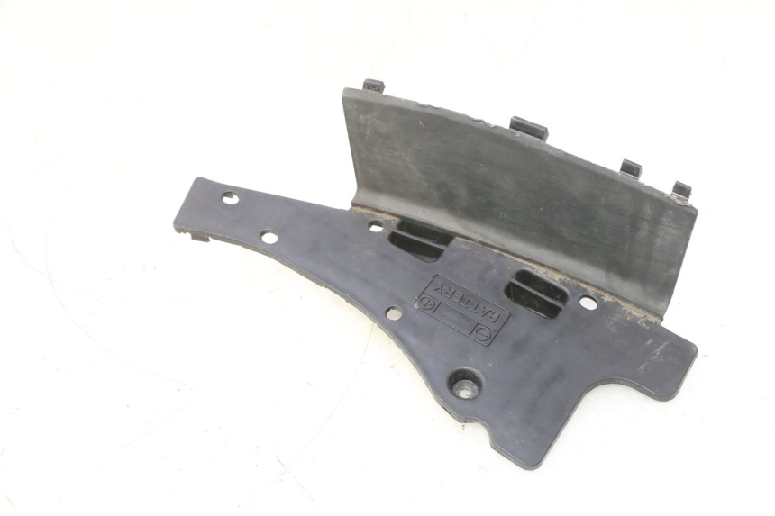 photo de BATTERIEABDECKUNG SUZUKI BURGMAN 125 (2007 - 2014) - Details der Befestigungspunkte