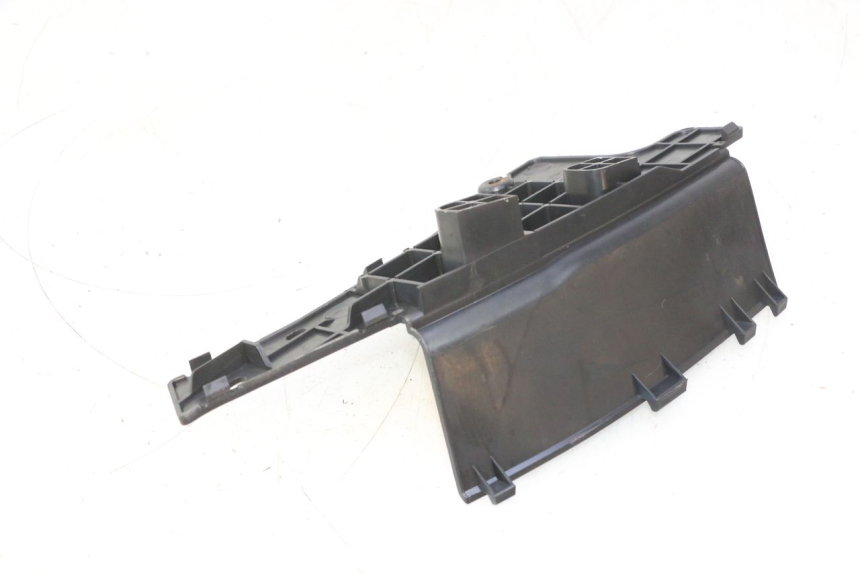photo de BATTERIEABDECKUNG SUZUKI BURGMAN 125 (2007 - 2014) - Zoom auf Gebrauchszustand