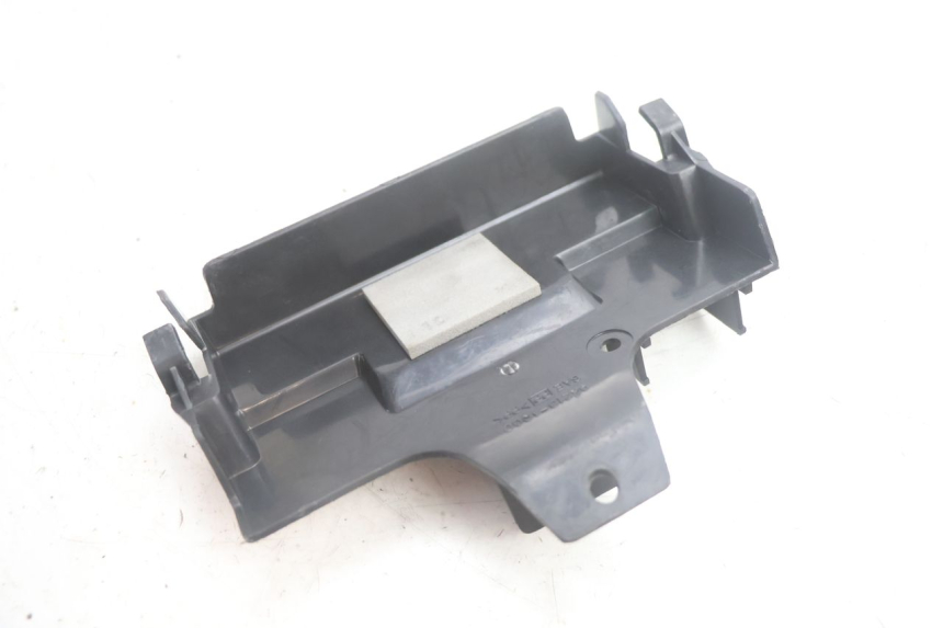 photo de BATTERIEABDECKUNG SUZUKI BURGMAN EXECUTIVE ABS 650 (2006 - 2012) - Zoom auf Gebrauchszustand
