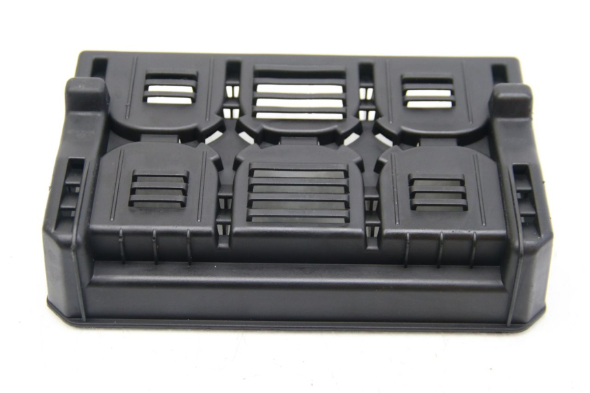 photo de BATTERIEABDECKUNG PEUGEOT E-VIVACITY 1 (2012 - 2018) - Details der Befestigungspunkte