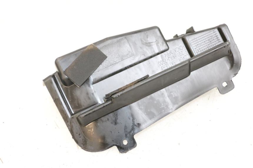 photo de BATTERIEABDECKUNG HONDA FES S-WING SWING ABS 125 (2007 - 2015) - Detailansicht des Bauteils