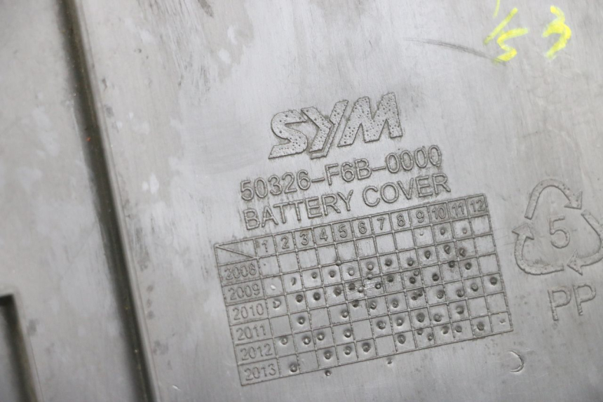 photo de BATTERIEABDECKUNG SYM FIDDLE 3 III 125 (2014 - 2020) - Detailansicht des Bauteils